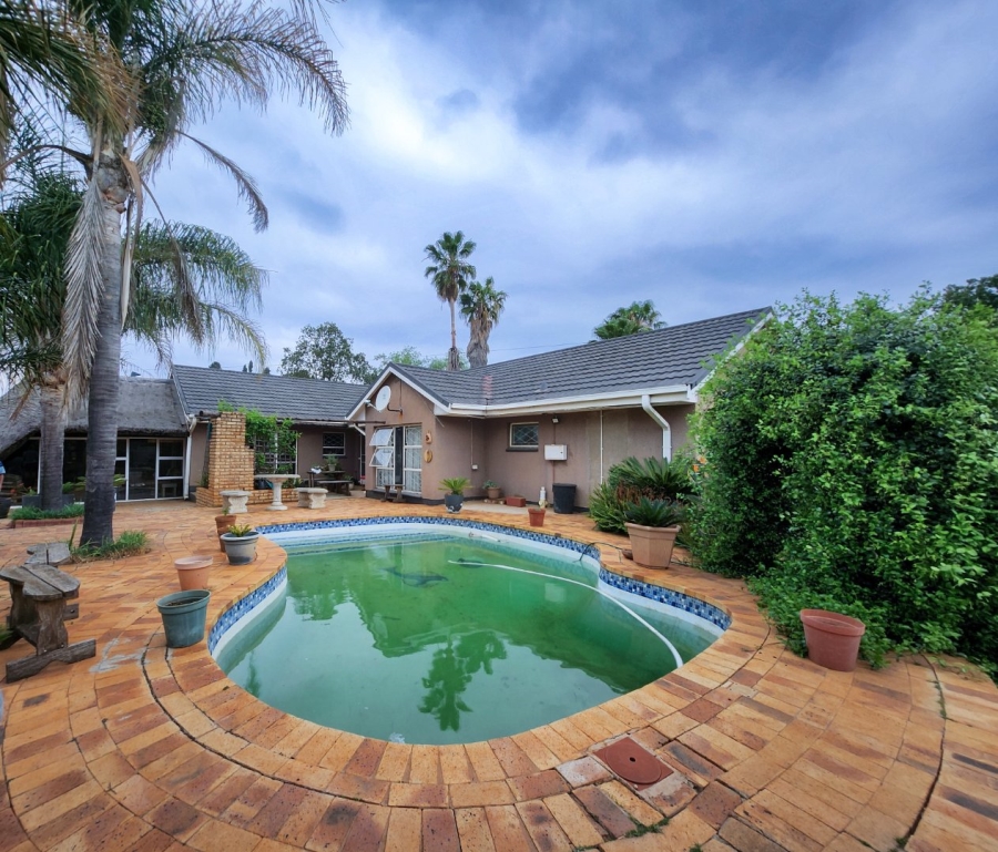 4 Bedroom Property for Sale in Stilfontein Ext 4 North West